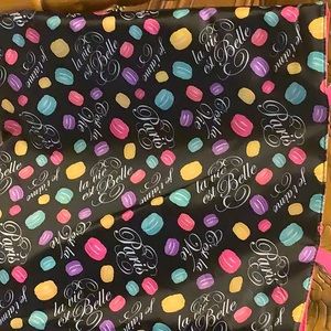 Lancôme lite weight travel bag. Used but in very good condition. Multicolor